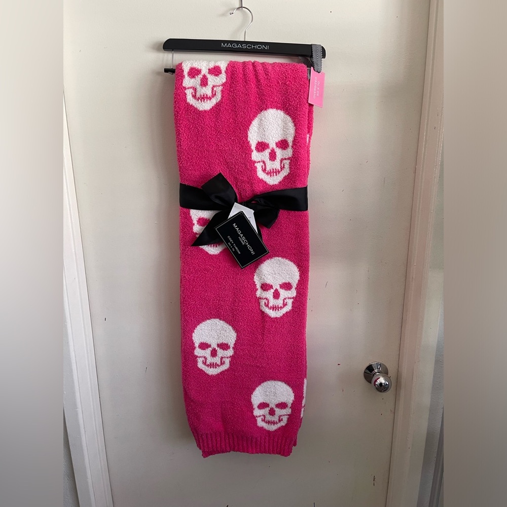 Magaschoni PINK Large Halloween Skull Blanket 50inx70in